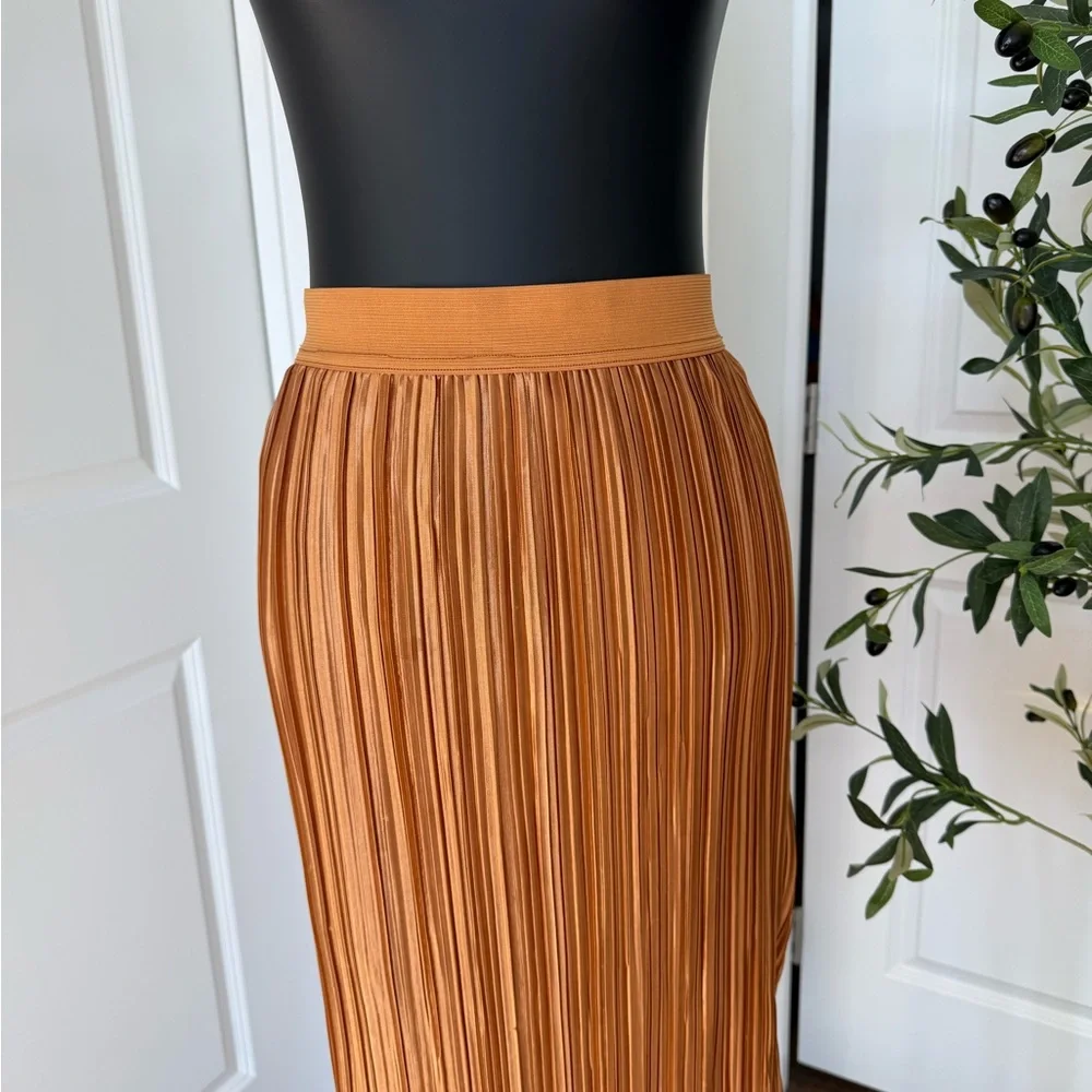 Black Tape Pleated Midi Skirt in Rich Orange‎